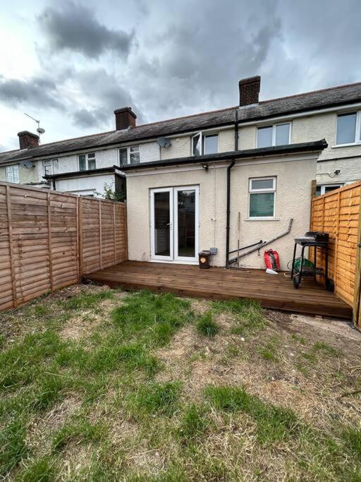 Bali Bliss Garden Flat With Parking Apartment Enfield Exterior photo
