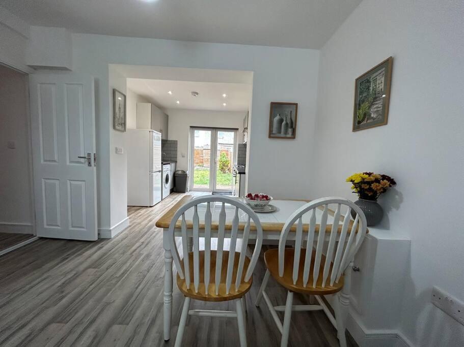 Bali Bliss Garden Flat With Parking Apartment Enfield Exterior photo