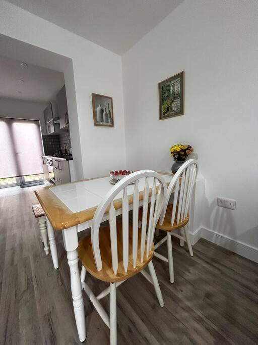 Bali Bliss Garden Flat With Parking Apartment Enfield Exterior photo