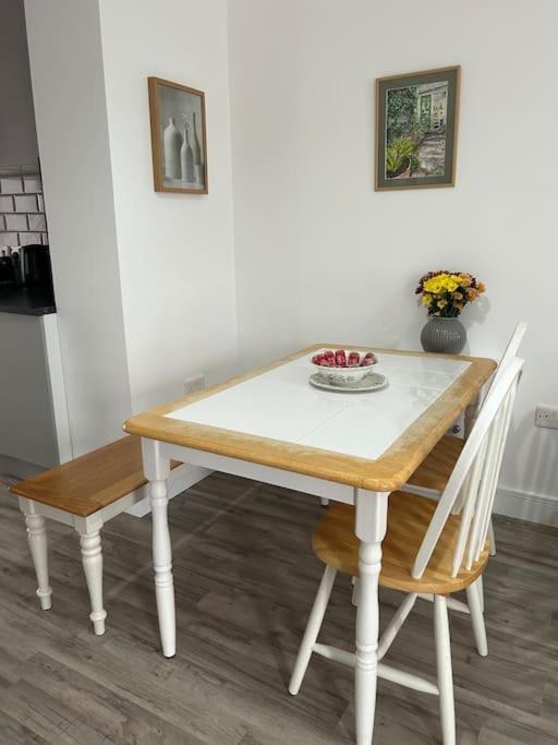 Bali Bliss Garden Flat With Parking Apartment Enfield Exterior photo